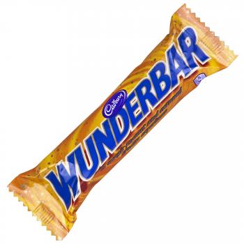 Cadbury Wunderbar Riegel Milchschokolade Füllung aus Reis-Crispies, Karamellcrème und Erdnüssen