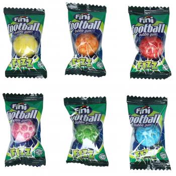 Fini Football Bubble Gum in Fußball-Form mit saurer, flüssiger Füllung