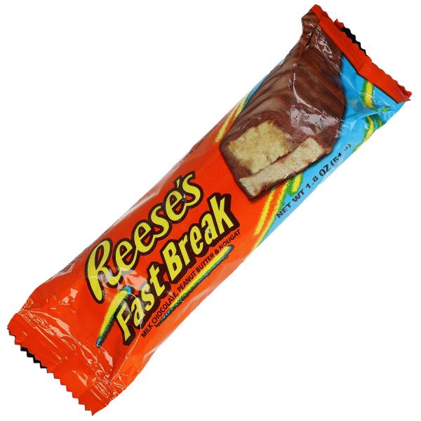 Reese's Fast Break 51g Erdnussbutter auf weicher Nougatcreme umhüllt von Milchschokolade.